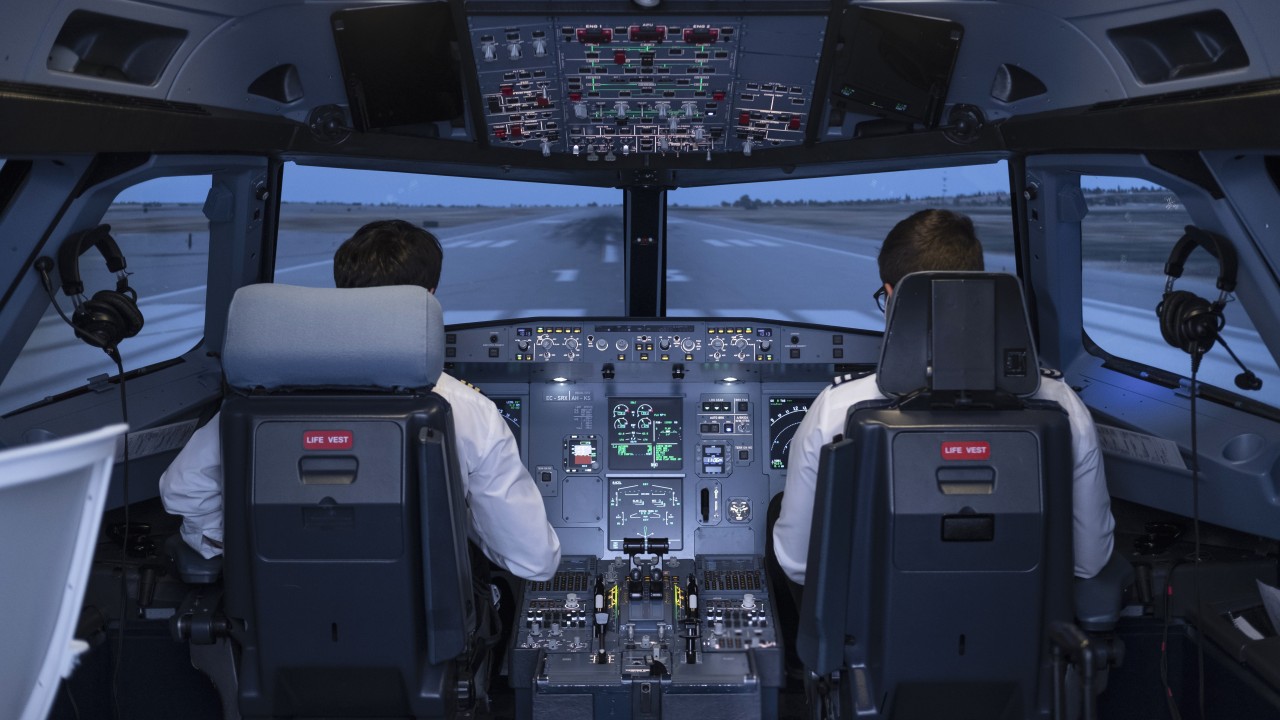 2 pilots in a plane