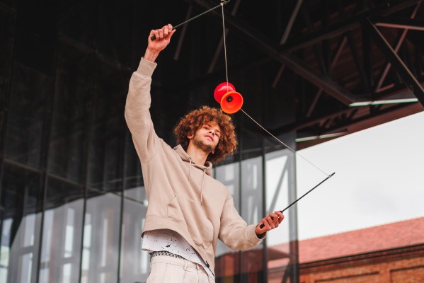 yoyo juggler